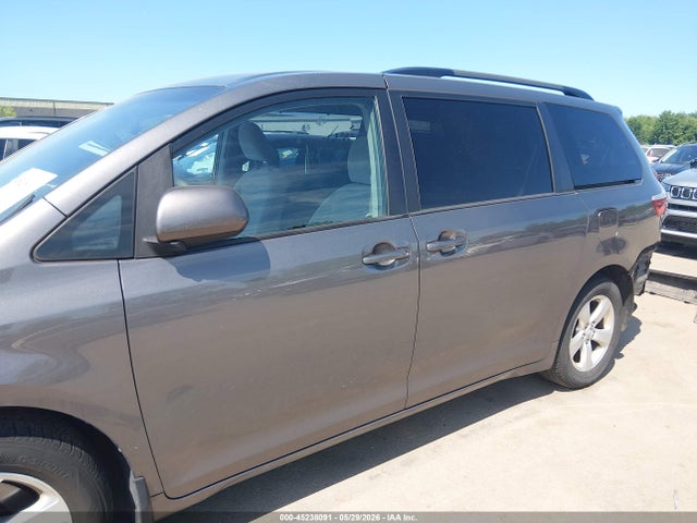 Toyota Sienna Le 8 Passenger