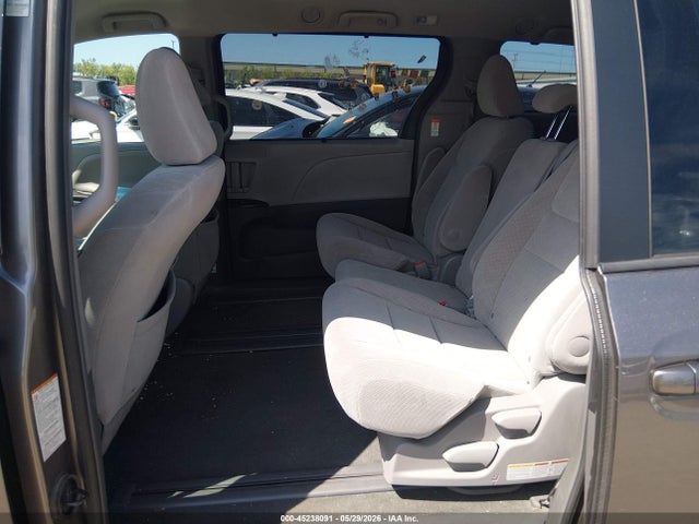 Toyota Sienna Le 8 Passenger