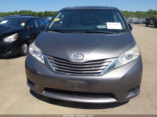Toyota Sienna Le 8 Passenger