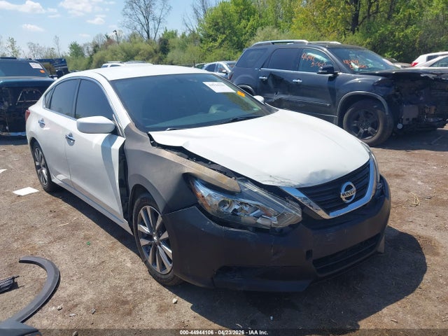 Salvage Nissan Altima Image