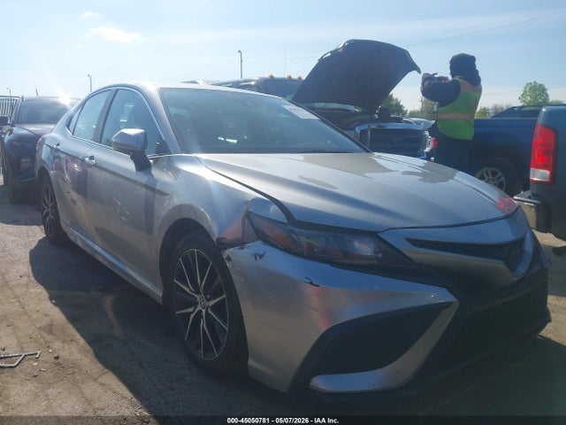Salvage Toyota Camry Image