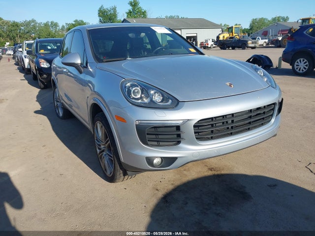 Salvage Porsche Cayenne Image