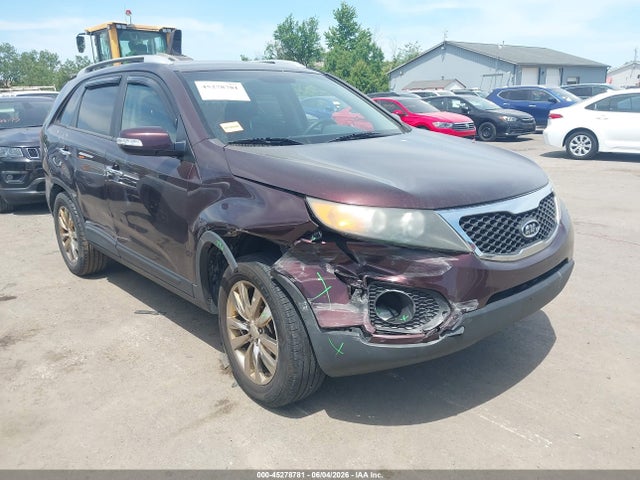Salvage Kia Sorento Image