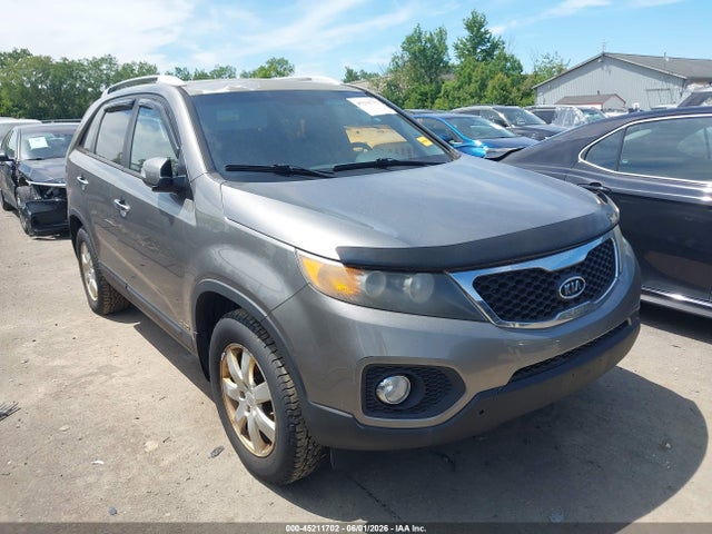 Salvage Kia Sorento Image