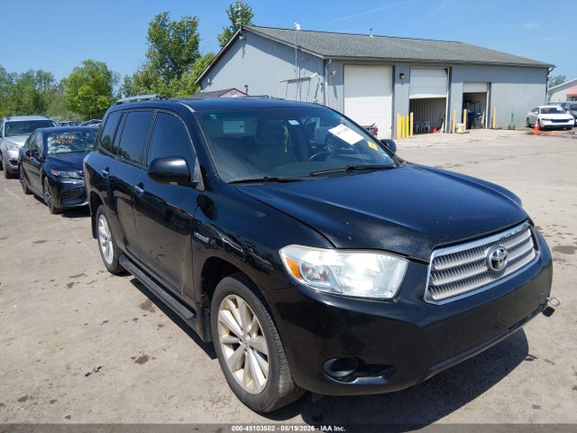 Salvage Toyota Highlander Image
