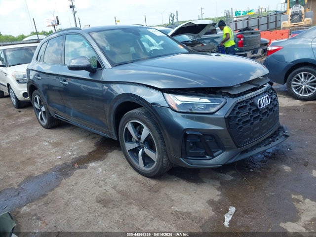 Salvage Audi Q5 Image