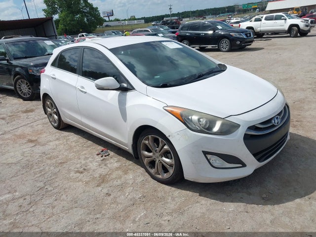 Salvage Hyundai ELANTRA Image