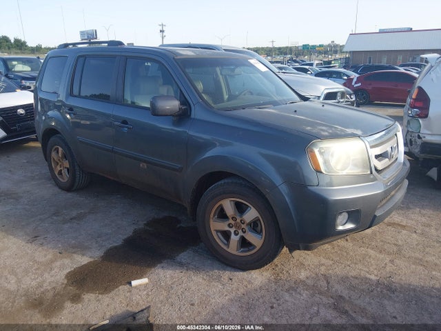 Salvage Honda Pilot Image