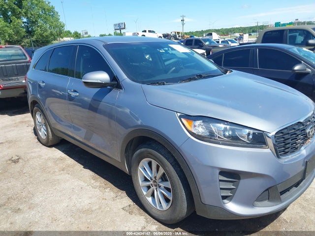 Salvage Kia Sorento Image