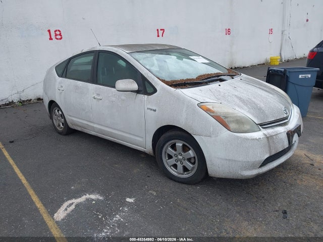 Salvage Toyota Prius Image
