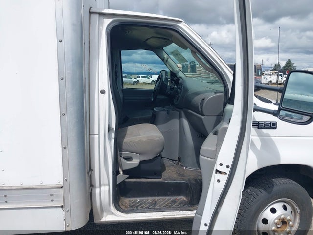 Ford E-350 Standard