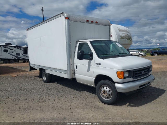 Salvage Ford E-350 Image