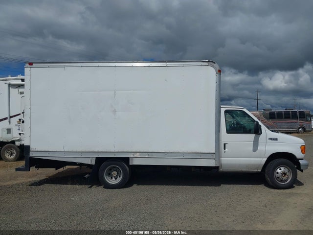 Ford E-350 Standard