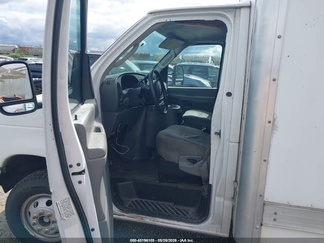 Ford E-350 Standard