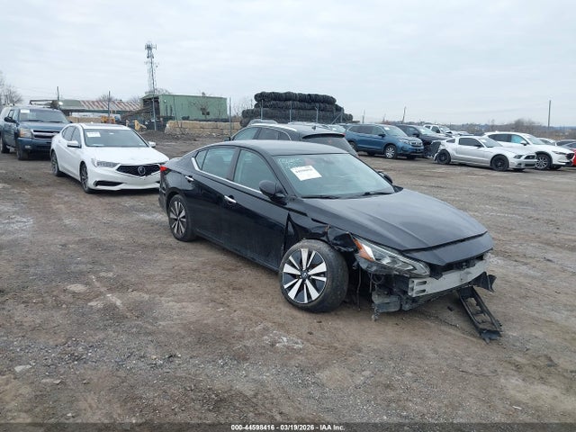 Salvage Nissan Altima Image