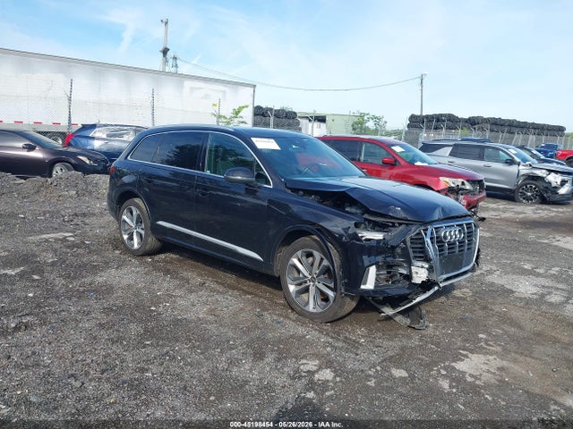 Salvage Audi Q7 Image