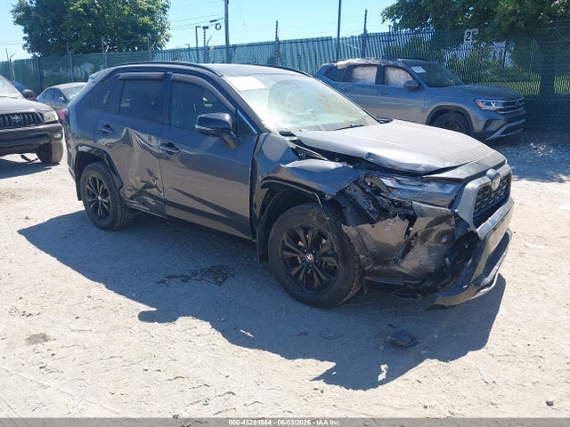 Salvage Toyota RAV4 Image
