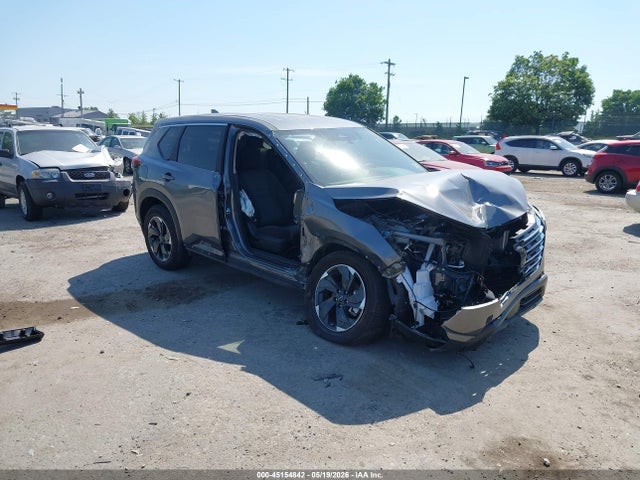 Salvage Nissan Rogue Image
