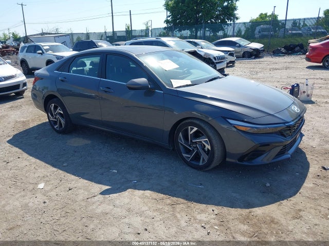 Salvage Hyundai ELANTRA Image