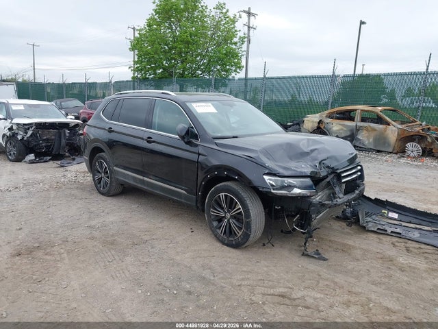Salvage Volkswagen Tiguan Image
