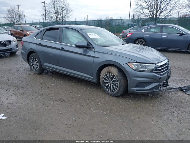 Salvage Volkswagen Jetta Image