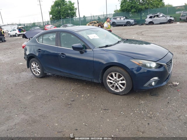 Salvage Mazda Mazda3 Image