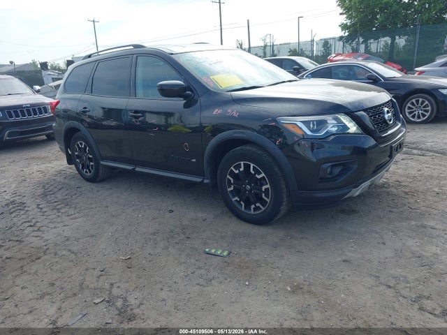 Salvage Nissan Pathfinder Image