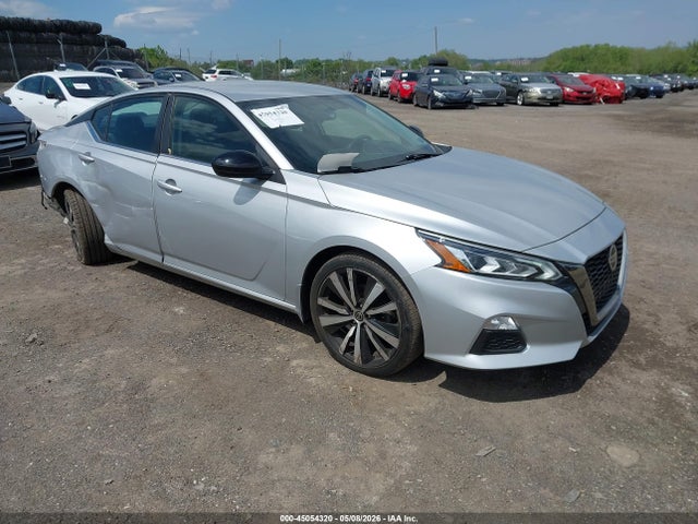 Salvage Nissan Altima Image