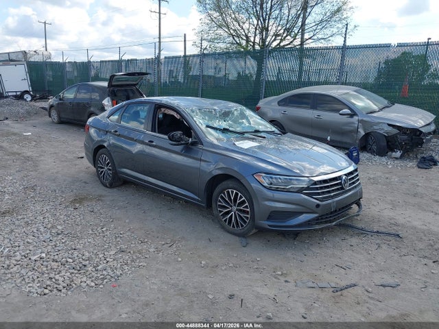 Salvage Volkswagen Jetta Image