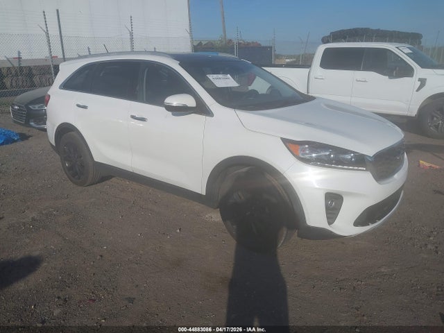 Salvage Kia Sorento Image