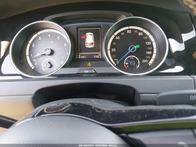 Volkswagen Golf 4-door