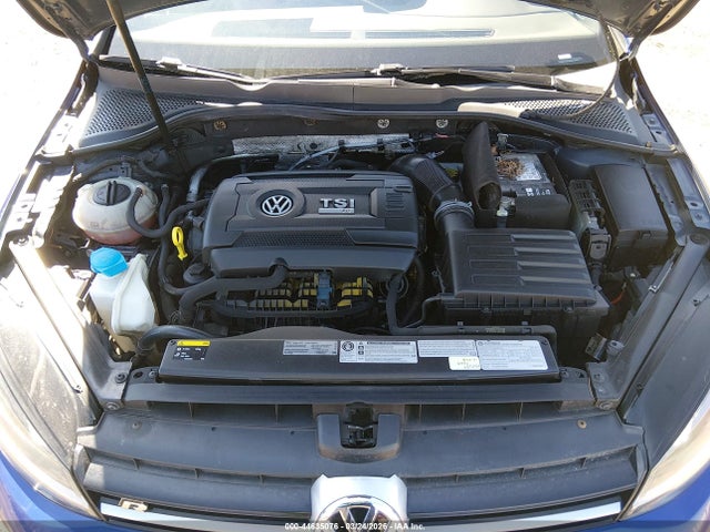 Volkswagen Golf 4-door