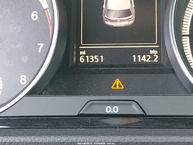 Volkswagen Golf 4-door