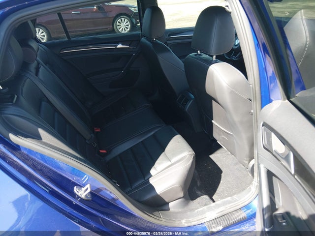 Volkswagen Golf 4-door