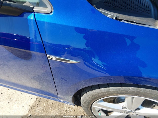 Volkswagen Golf 4-door