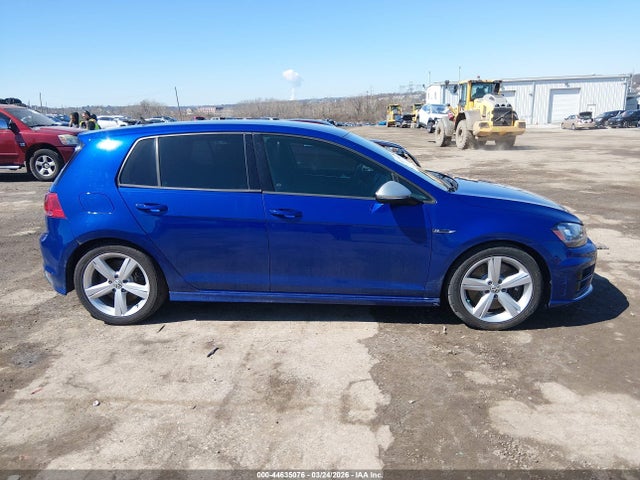 Volkswagen Golf 4-door