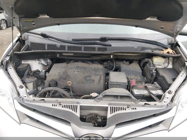 Toyota Sienna Xle 8 Passenger