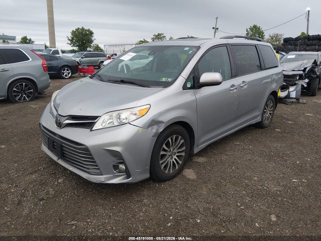 Toyota Sienna Xle 8 Passenger