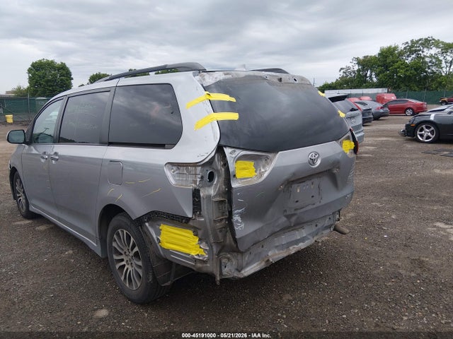 Toyota Sienna Xle 8 Passenger