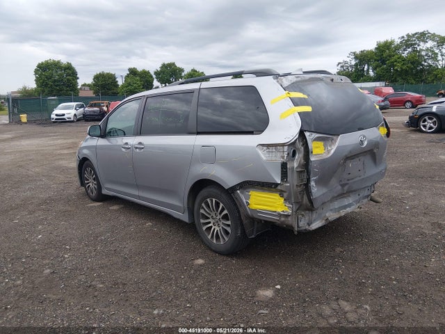 Toyota Sienna Xle 8 Passenger