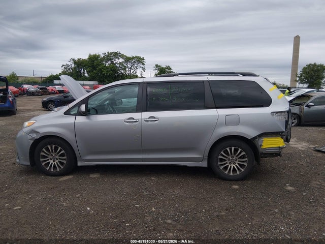 Toyota Sienna Xle 8 Passenger