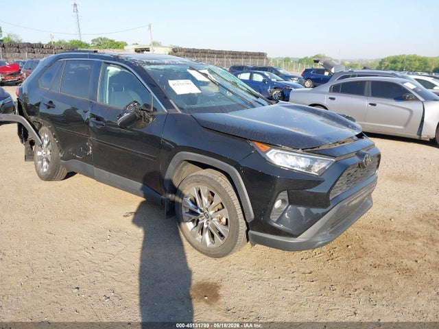 Salvage Toyota RAV4 Image