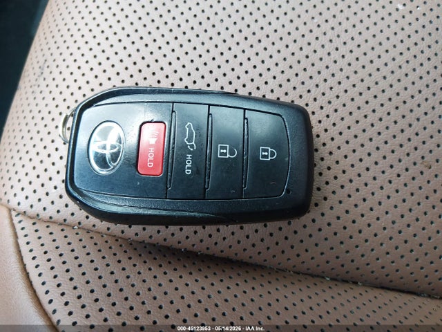 Toyota Crown Signia Xle