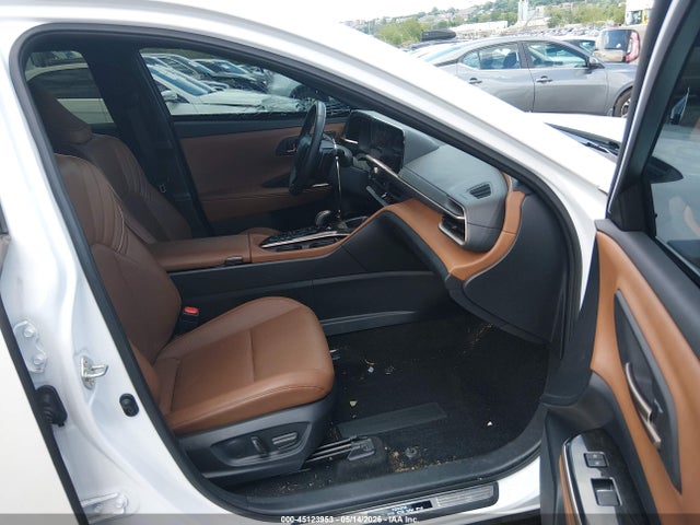 Toyota Crown Signia Xle