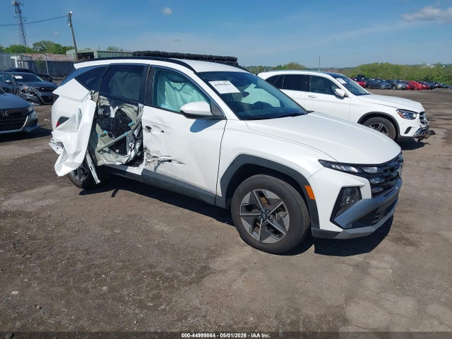 Salvage Hyundai TUCSON Image