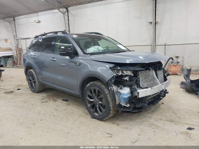 Salvage Kia Sorento Image