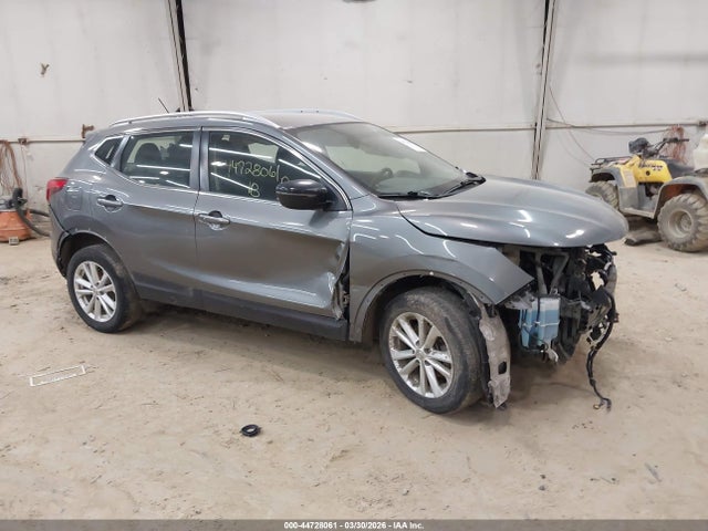 Salvage Nissan Rogue Image