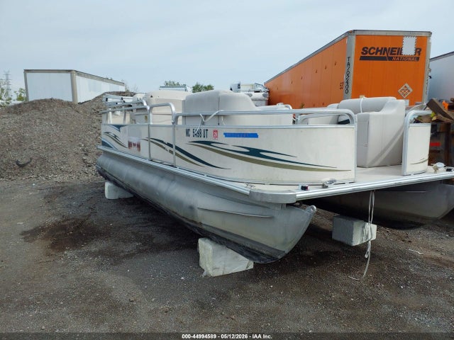 Salvage Smoker-craft 20 Pontoon Image