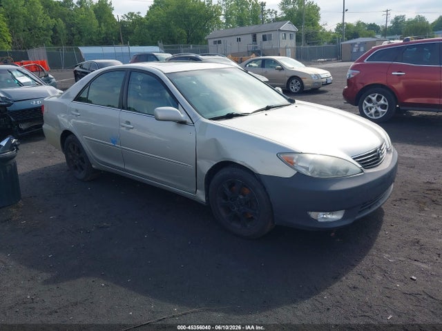 Salvage Toyota Camry Image