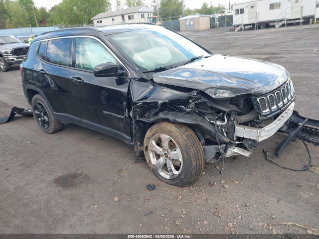 Salvage Jeep Compass Image